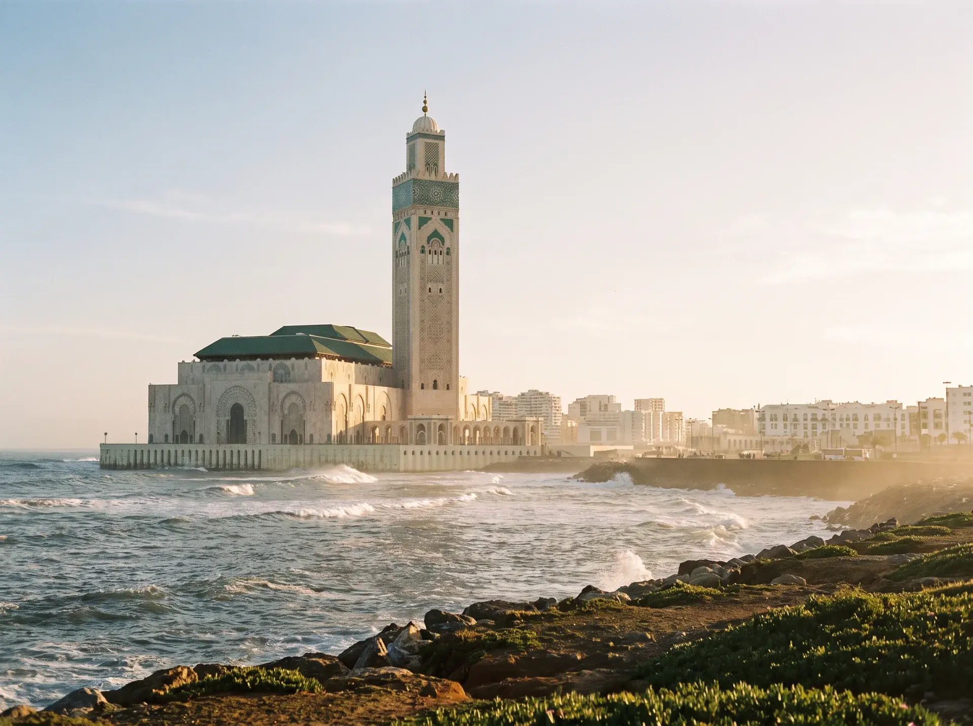 Atlantik kıyısındaki Hassan II Camii ve Kazablanka