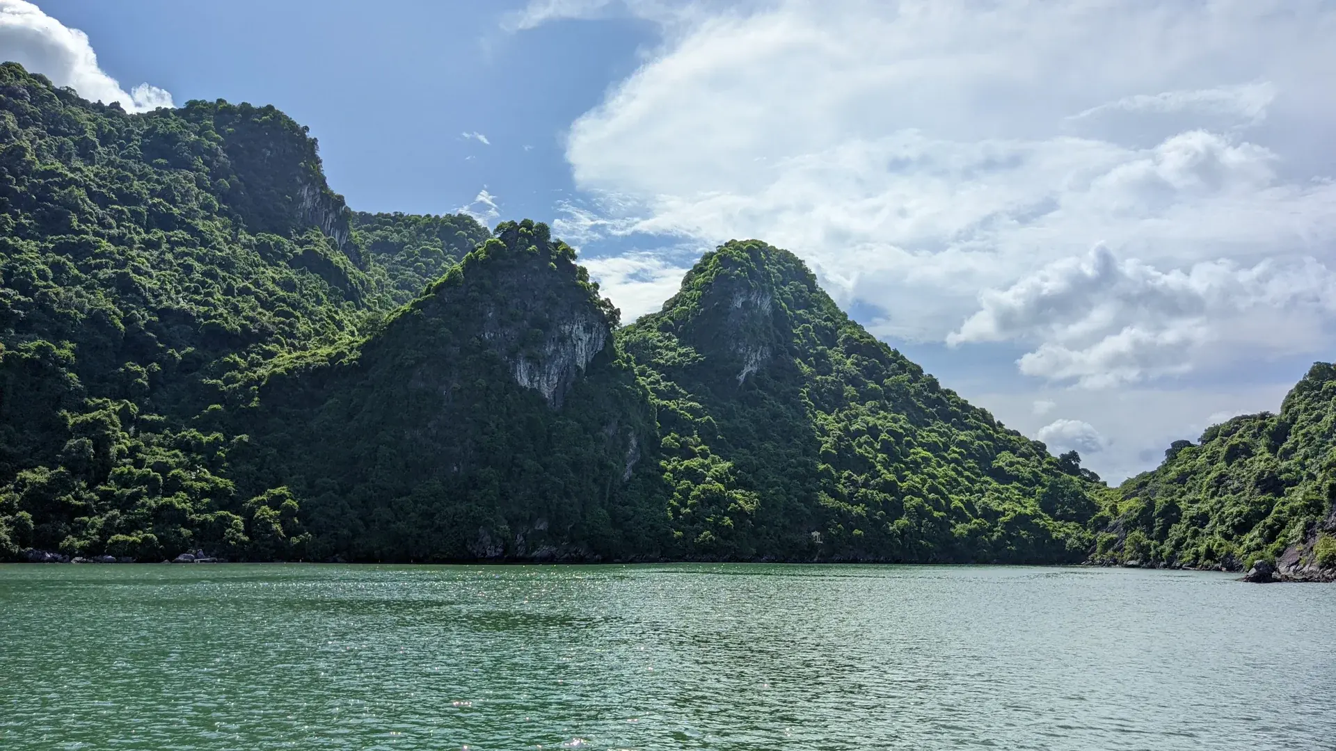 Halong Bay bölge manzarası