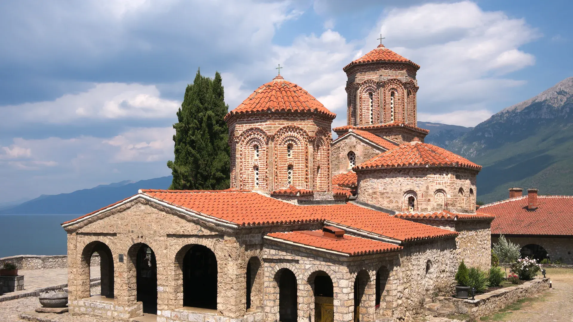 Sveti Naum şehir manzarası
