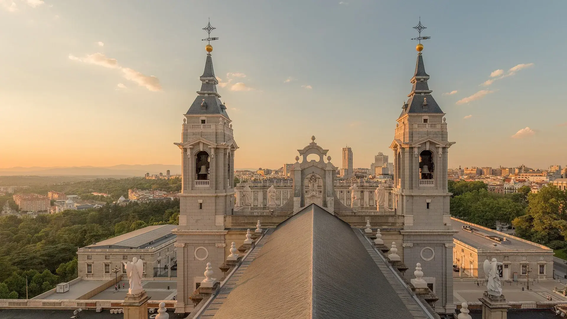 Madrid manzarası — Maxi İspanya ve Endülüs Turu – İzmir çıkışlı Barcelona–Madrid Rotası – SunExpress ile 7 Gece