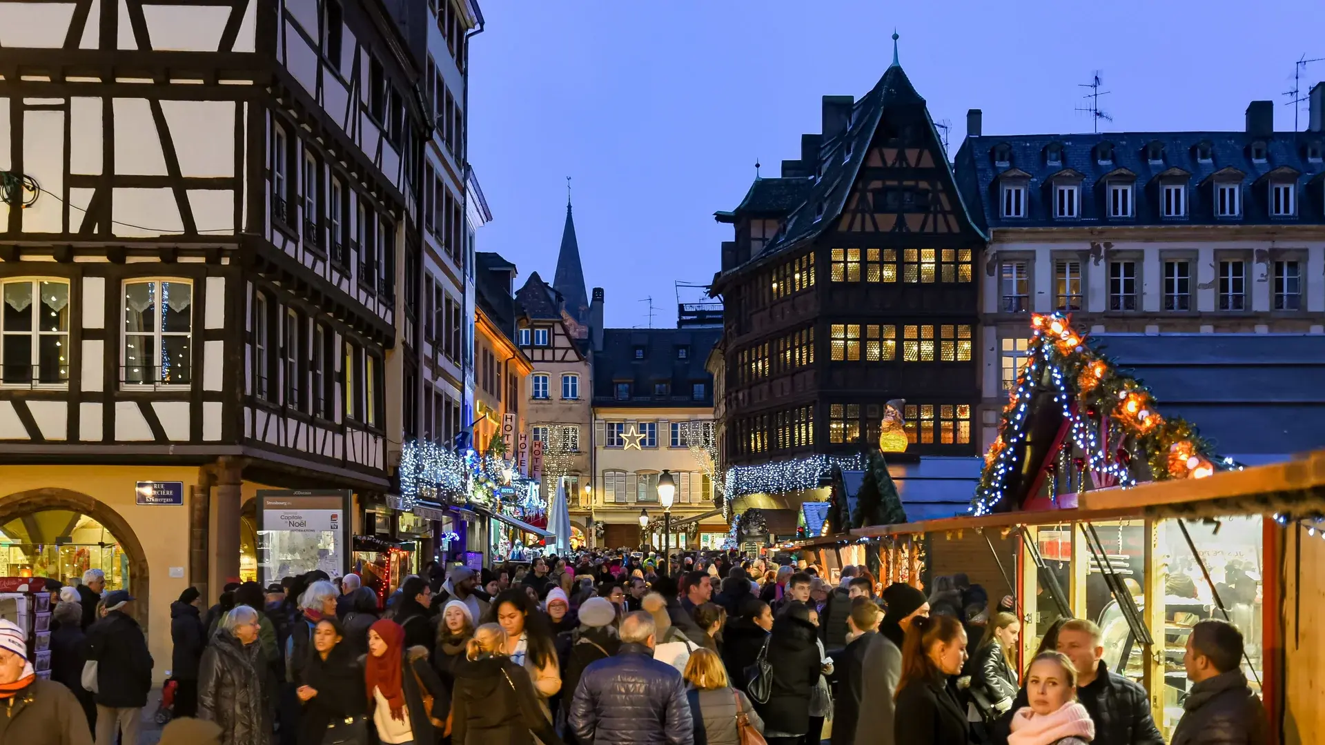 Strasbourg manzarası — Elegant Noel Pazarları Turu – AJet ile 3 Gece