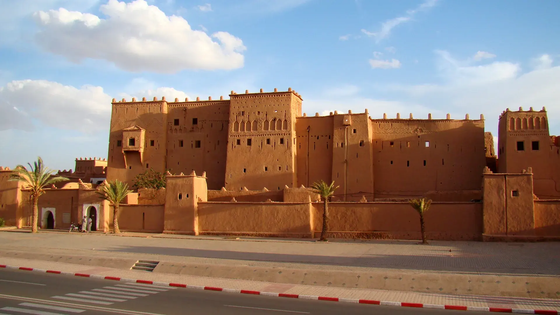 Ouarzazate manzarası — Elegant Fas İkonları, Büyük Sahra Çölü Turu – Air Arabia ile 7 Gece