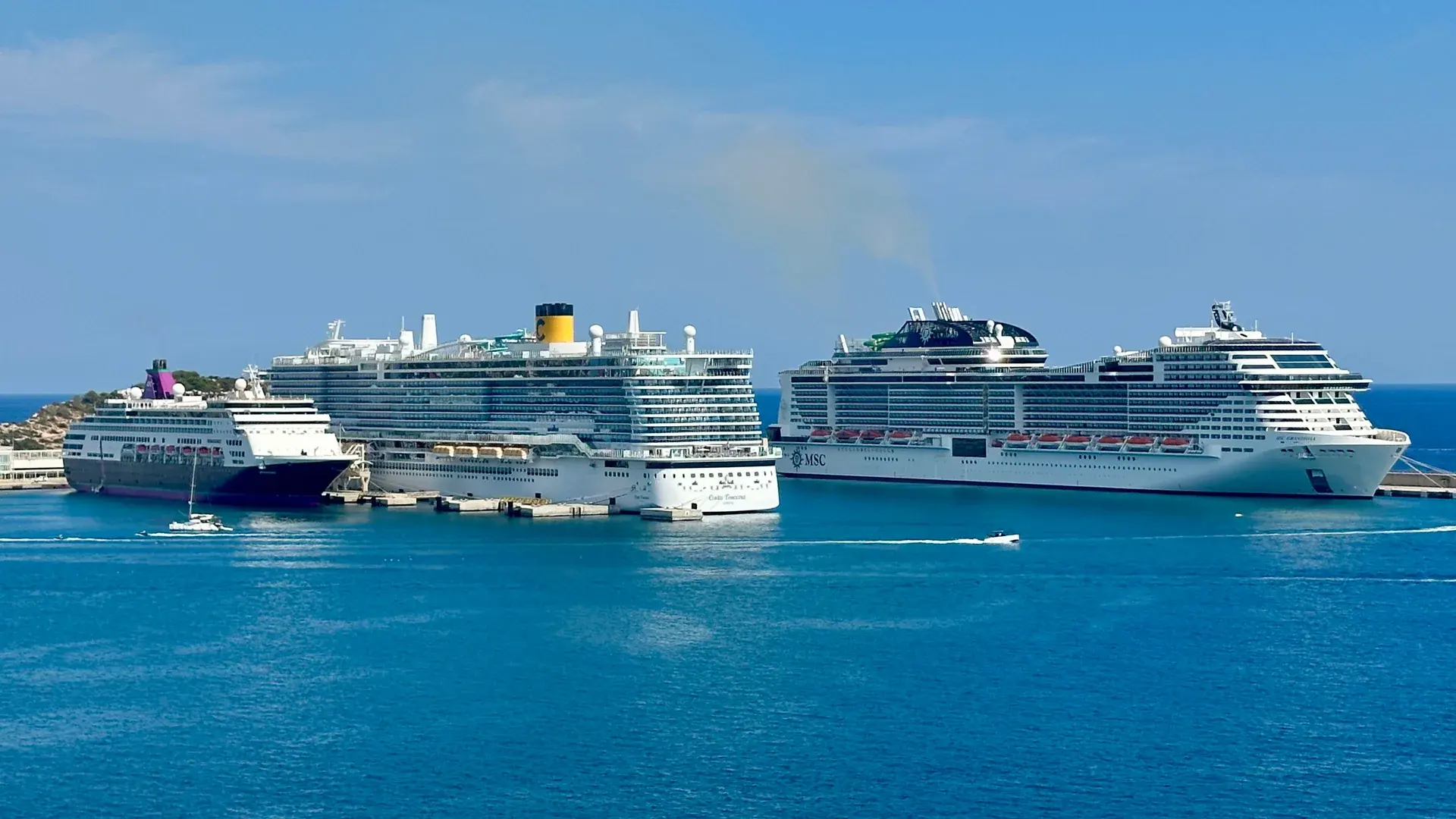 Costa Toscana kruvaziyer gemisinin dış görünümü — Costa Toscana ile Balear Adaları, Batı Akdeniz Turu – Pegasus ile 7 Gece