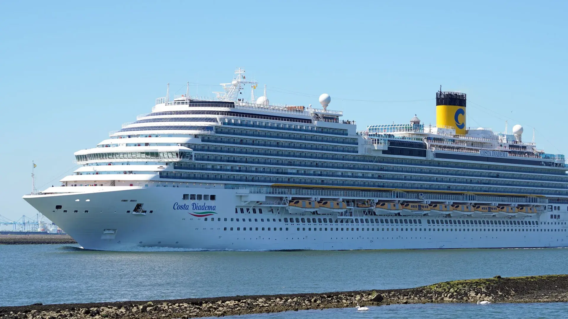 Costa Diadema kruvaziyer gemisinin dış görünümü — Costa Diadema ile Endülüs, Portekiz, Kanarya Adaları Turu – Türk Hava Yolları ile 10 Gece