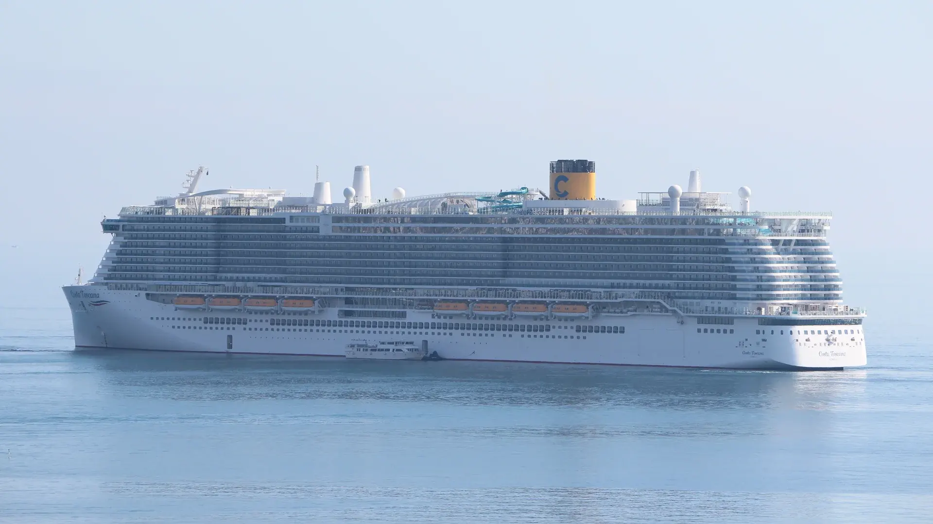 Costa Toscana kruvaziyer gemisinin dış görünümü — Costa Toscana ile Balear Adaları ve Batı Akdeniz Turu – Roma çıkışlı – Türk Hava Yolları ile 7 Gece