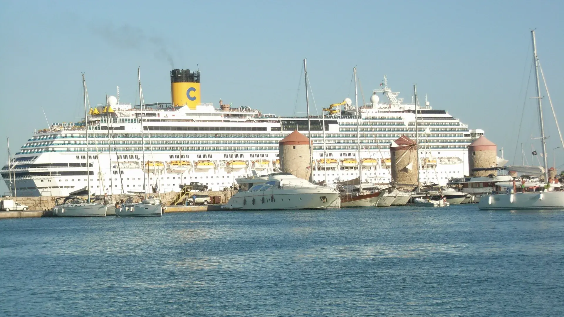 Costa Fascinosa kruvaziyer gemisinin dış görünümü — Costa Fascinosa ile Lizbon'lu Batı Akdeniz Turu – Türk Hava Yolları ile 10 Gece