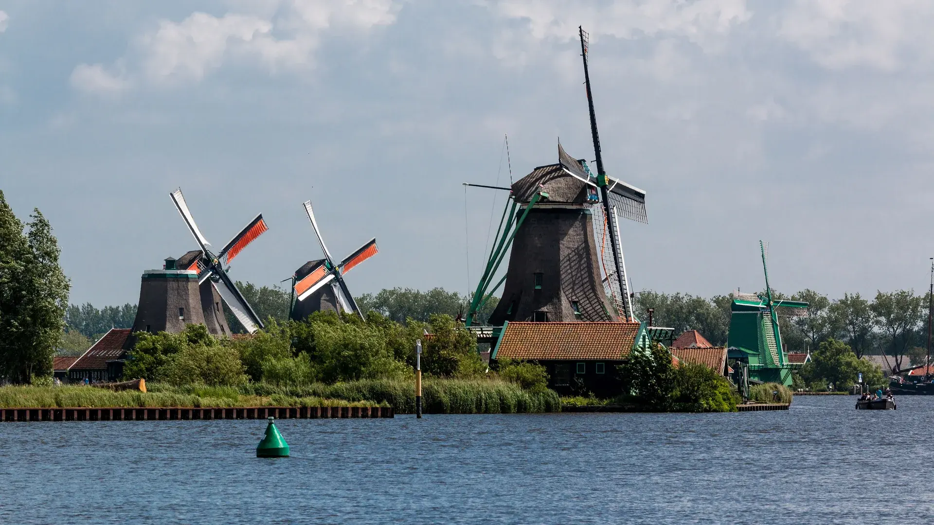 Zaanse Schans manzarası — Flex Benelux, Paris, Alsace Turu – Amsterdam–Basel Rotası – Pegasus ile 7 Gece
