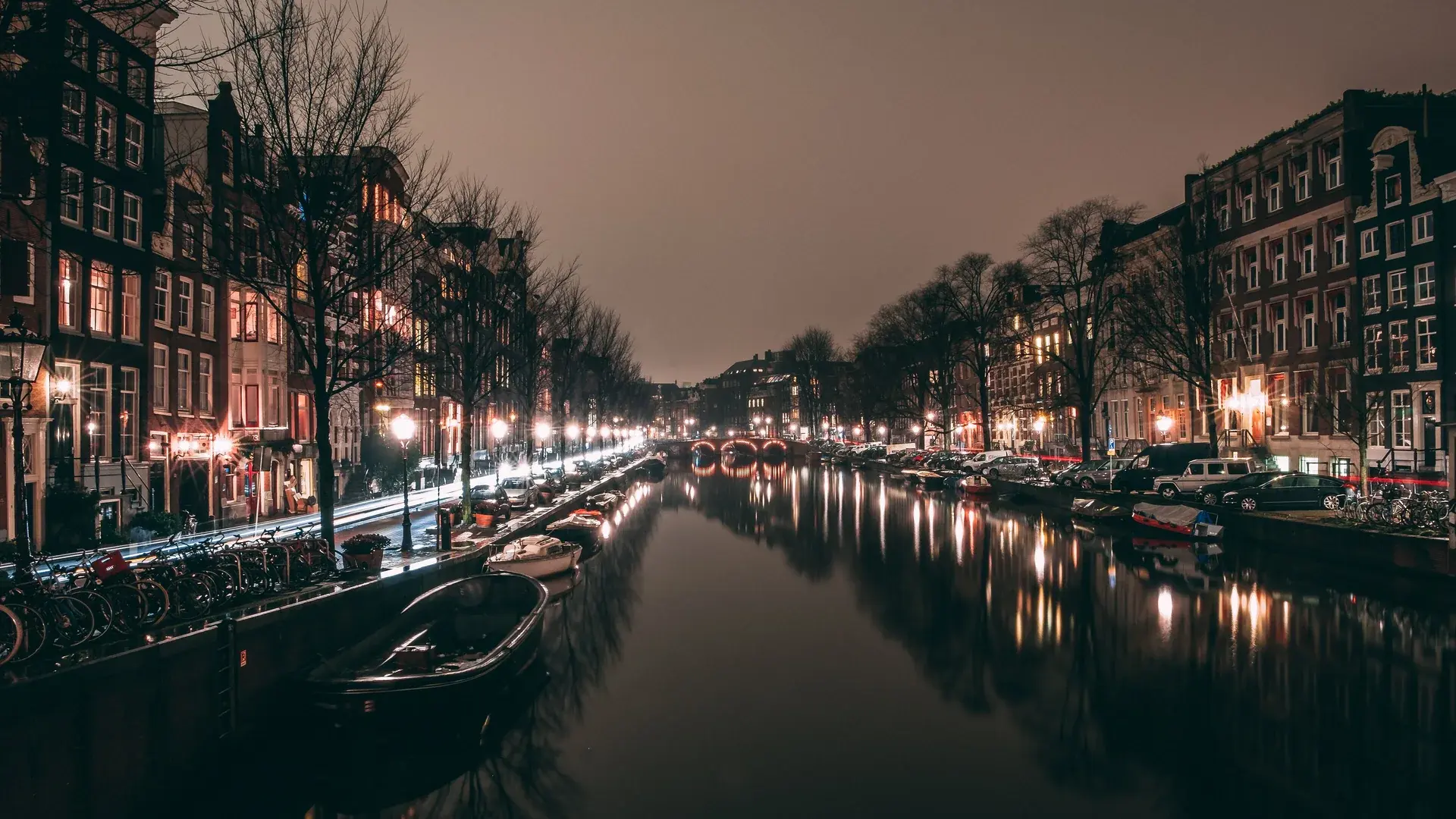 Amsterdam manzarası — Maxi Benelux, Paris ve Alsace Turu – Amsterdam–Basel Rotası – Pegasus Hava Yolları ile 7 Gece