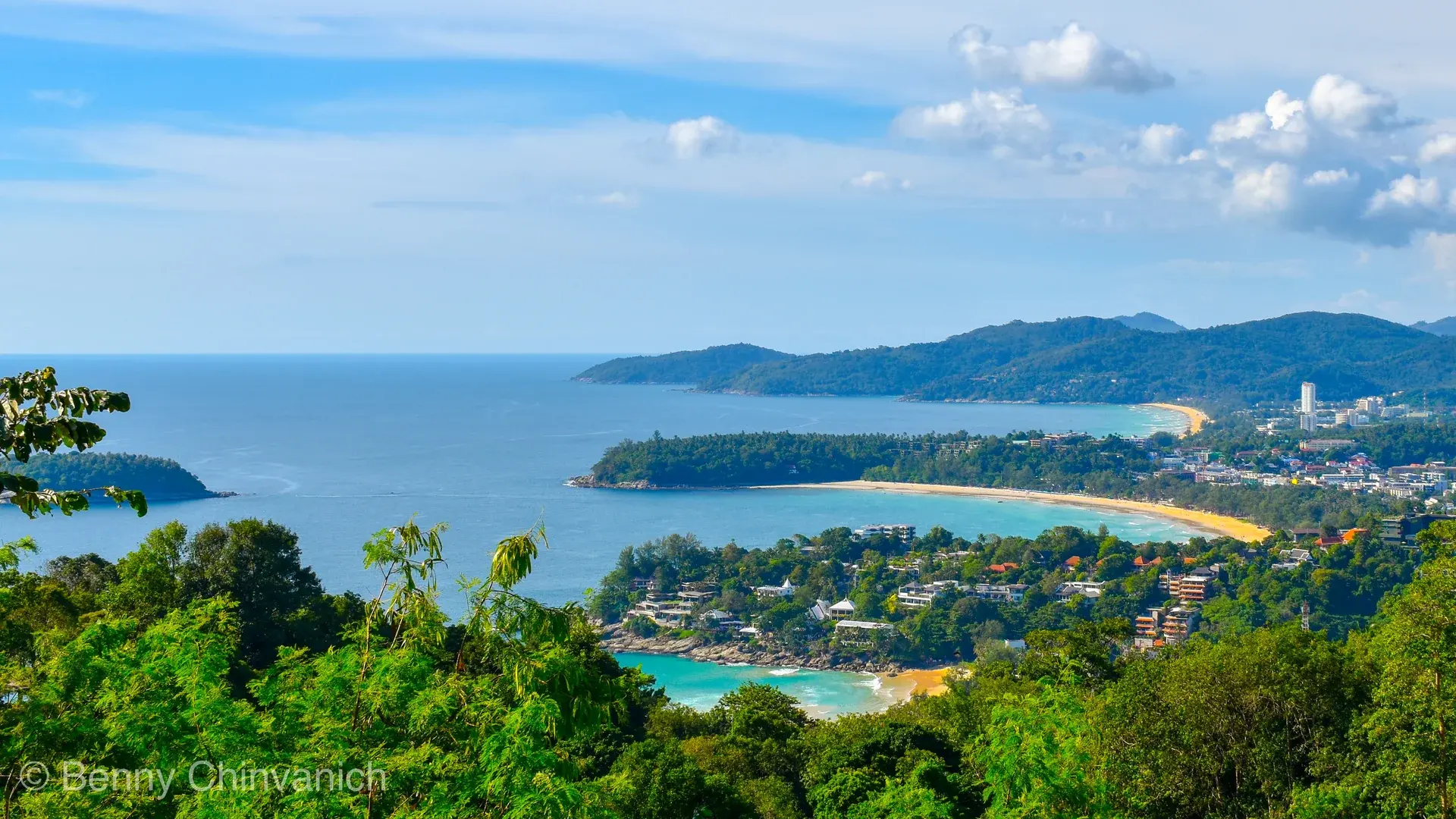 Phuket’te ada ve kıyı manzarası