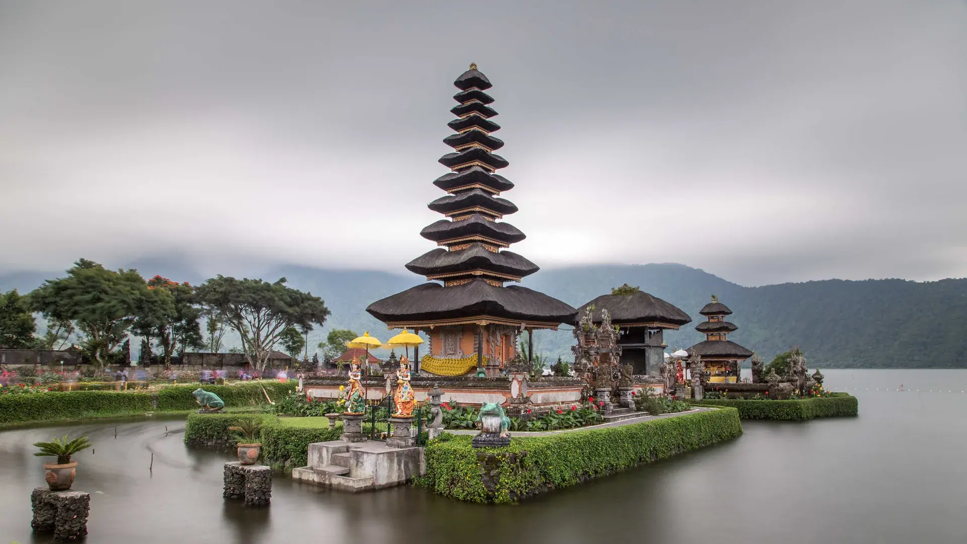 Bali ada ve kıyı manzarası